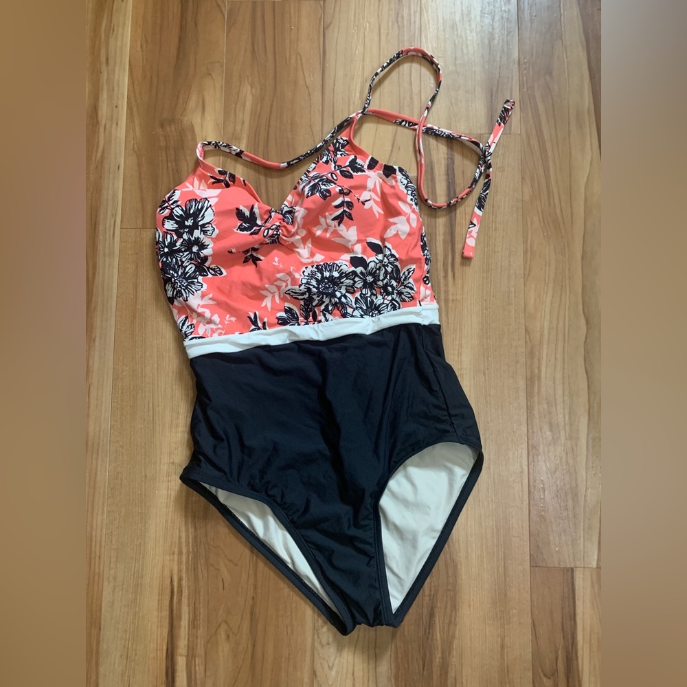 Sea Angel color-block one piece size medium